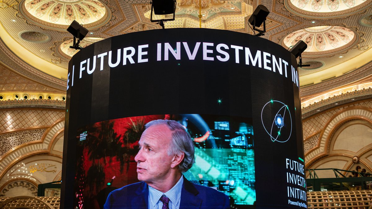 Hedge Fund Founder Net Worth: Comparing Macnguyens Wealth Factors